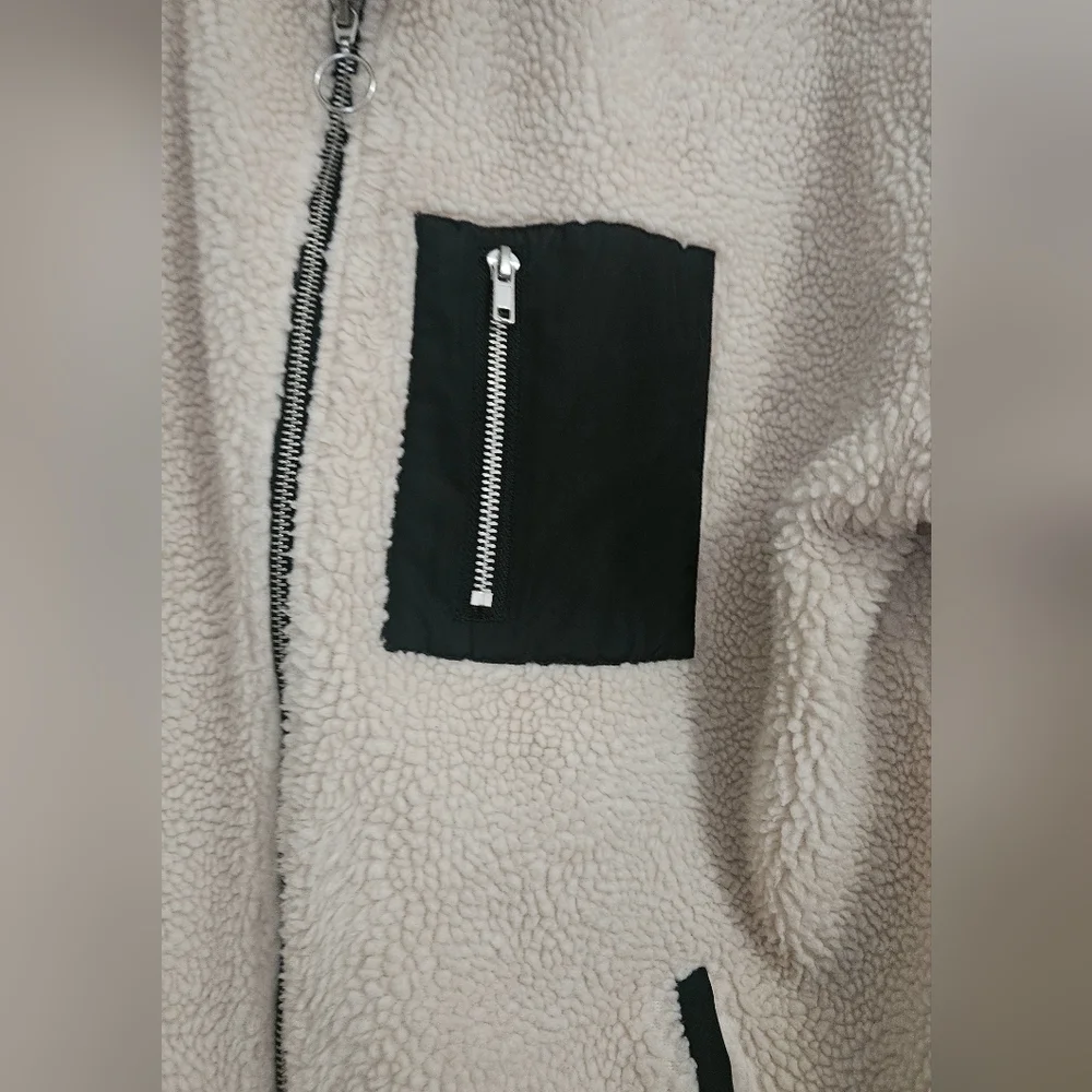 H&M Faux Shearling Jacket- Light beige/black. Size small - Picture 7 of 15